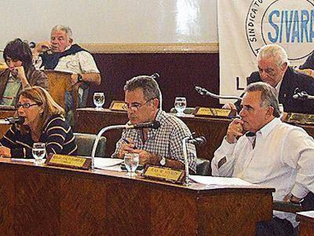 El oficialismo cierra filas detr�s de Oyhambur�