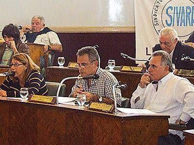 El oficialismo cierra filas detr�s de Oyhambur�