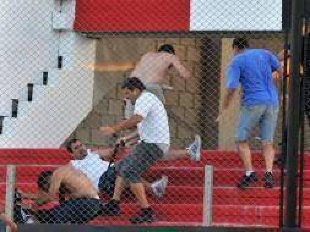 In�dito fallo tras denuncia del INADI: Sancionan a Chacarita por cantos antisemitas