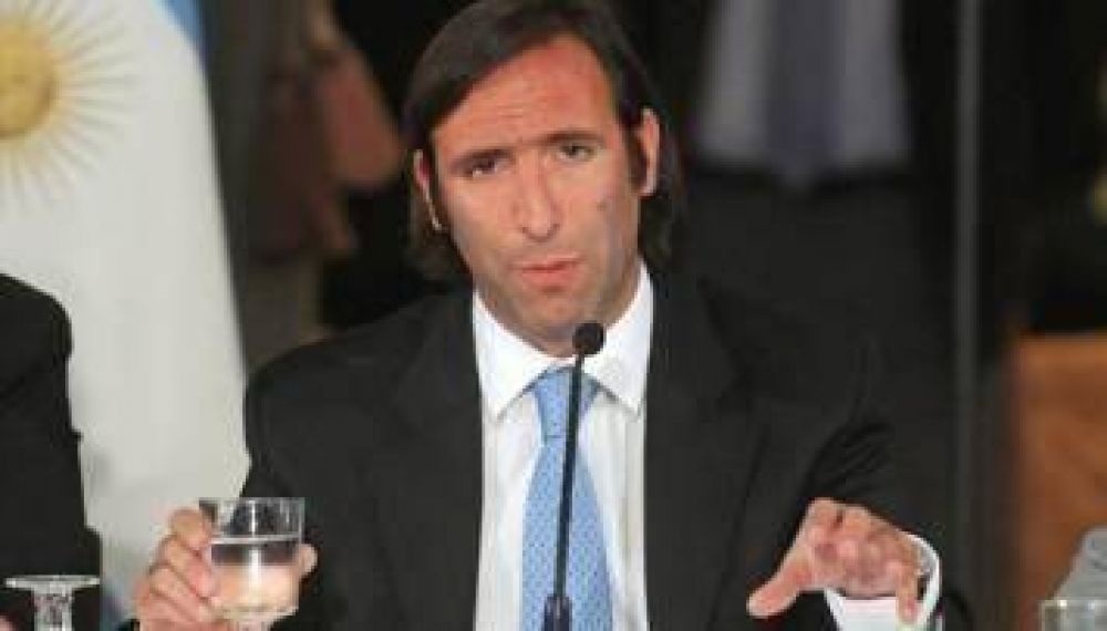 Lorenzino critic� los ajustes y pidi� pol�ticas con eje en el empleo