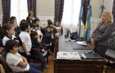 Alumnos de 4� Grado de la Escuela Normal visitaron a la Intendente Stella Giroldi
