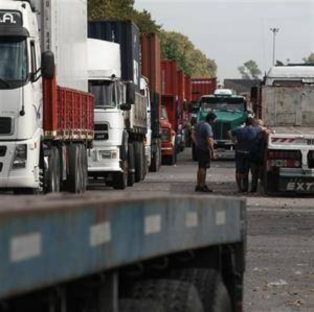 Moreno logr� levantar el bloqueo en los puertos