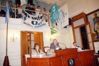 Primera sesi�n del Concejo: debates, votos cruzados y presencia de j�venes