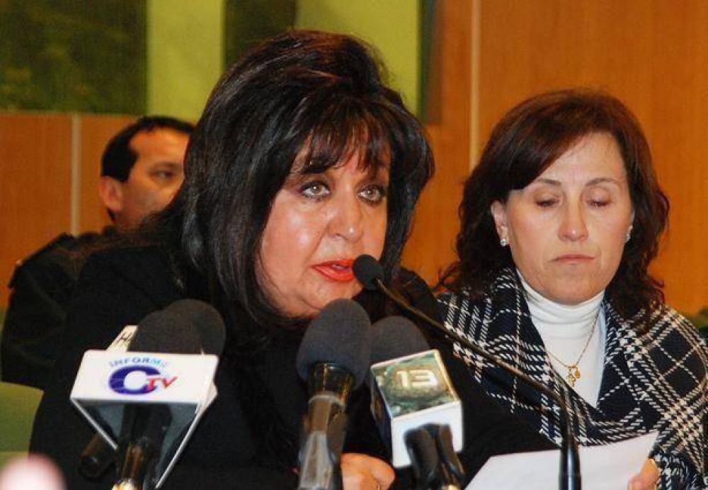 El Gobernador le pidi� la renuncia a Berta Arenas