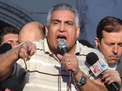 "Me tendr�a que ir del pa�s si apoyara la reelecci�n de Moyano en la CGT"