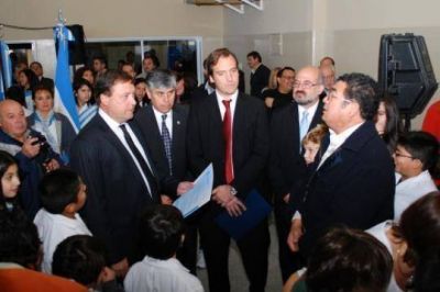 Weretilneck presidi� la inauguraci�n del nuevo edificio de la Escuela 371 de Roca 