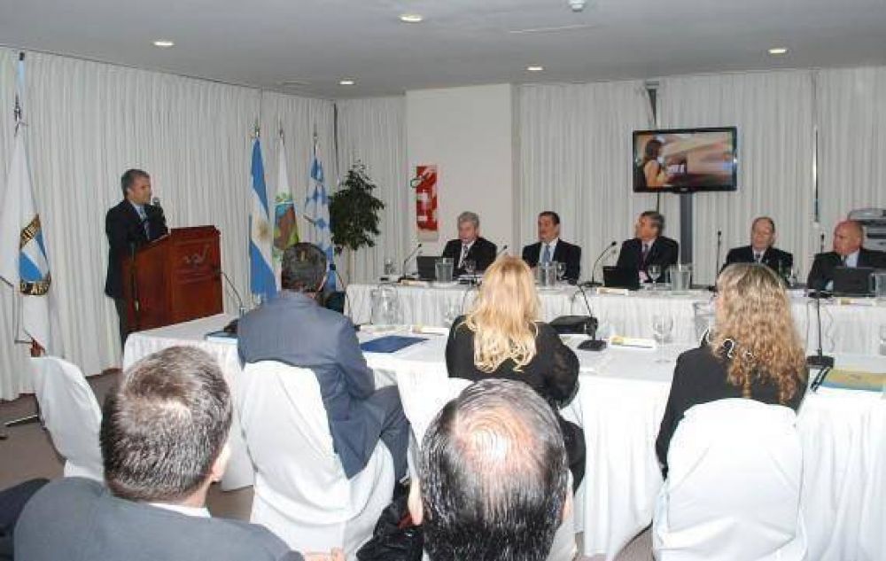 El Gobernador expuso ante la Comisi�n Evaluadora del Comit� Ol�mpico Argentino