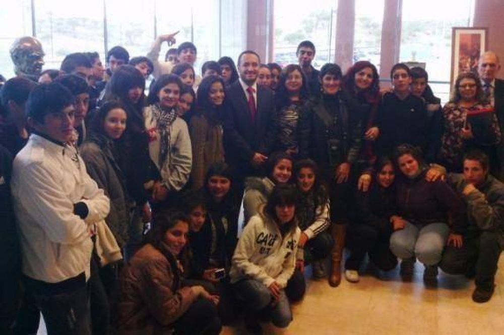 El Ministro de Educaci�n recibi� a los alumnos de San Francisco del Monte de Oro
