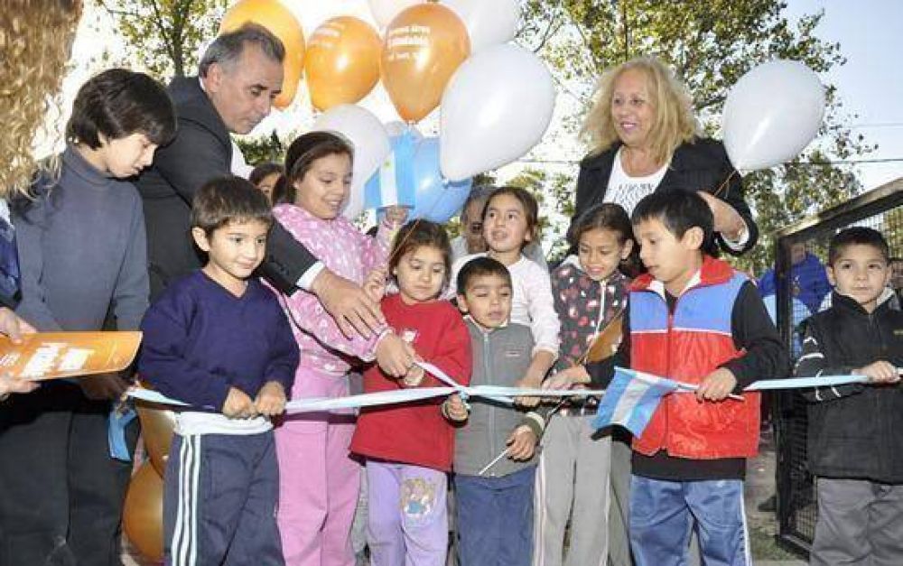 La Intendente junto a vecinos inauguraron el servicio de red de agua potable en Estaci�n R�o Luj�n