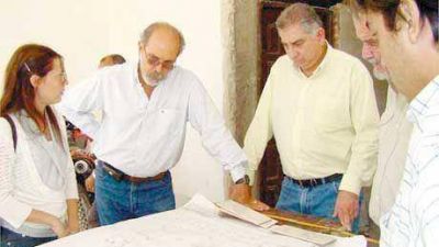 Ib��ez supervisa la instalaci�n de estaciones meteorol�gicas