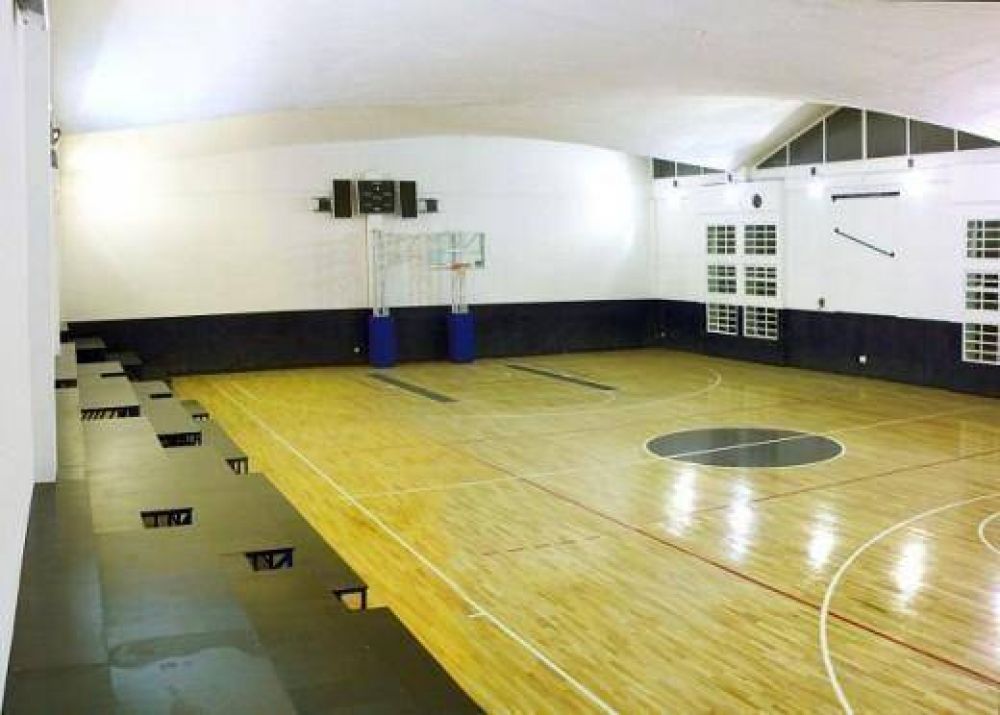 Alvarado cumpli� con uno de sus anhelos y ya tiene listo el gimnasio