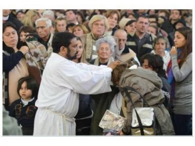 �La fe es la que sana�, dijo el padre Ignacio ante unas 40.000 personas