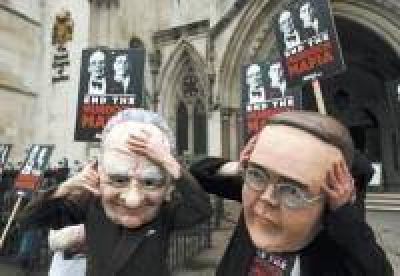 Complican a Cameron sus sospechosas relaciones con el grupo Murdoch