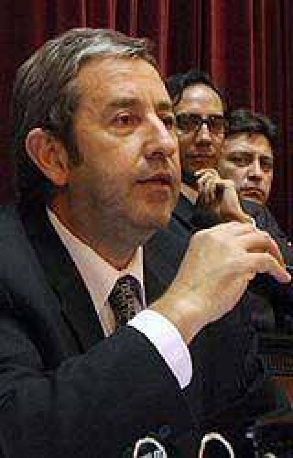 Cobos tambi�n sondea a Sol� mientras avanza con la UCR-CC