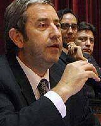 Cobos tambi�n sondea a Sol� mientras avanza con la UCR-CC
