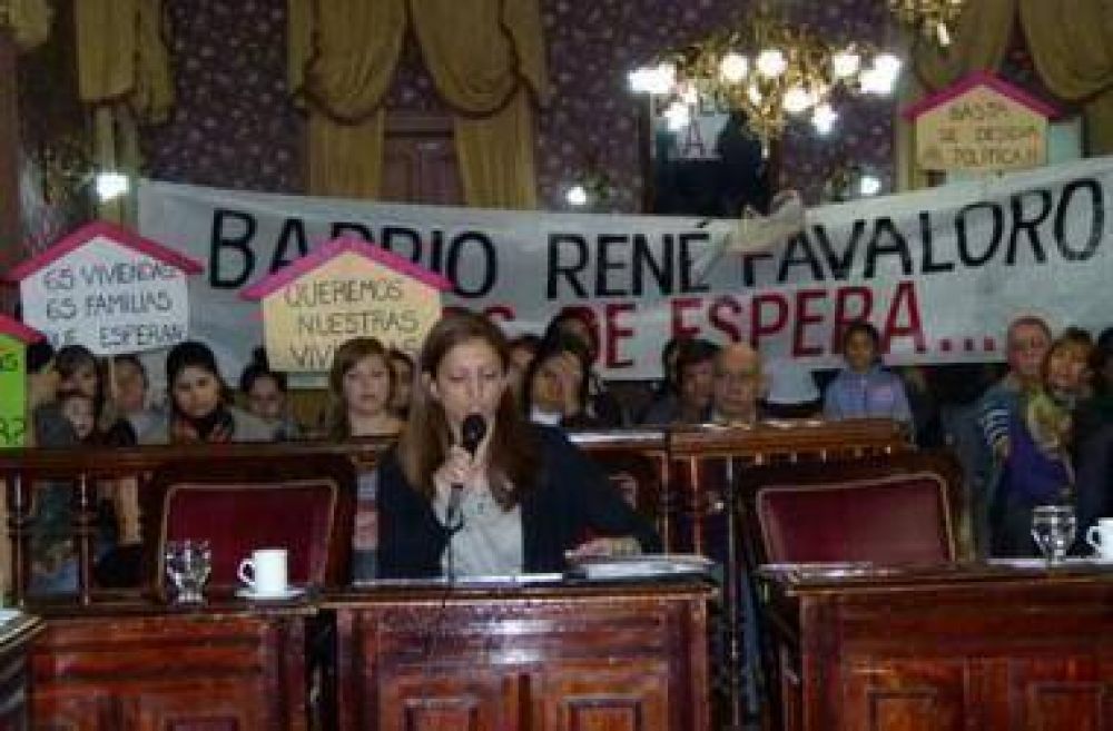 Vecinos del barrio Favaloro piden la finalizaci�n de sus viviendas