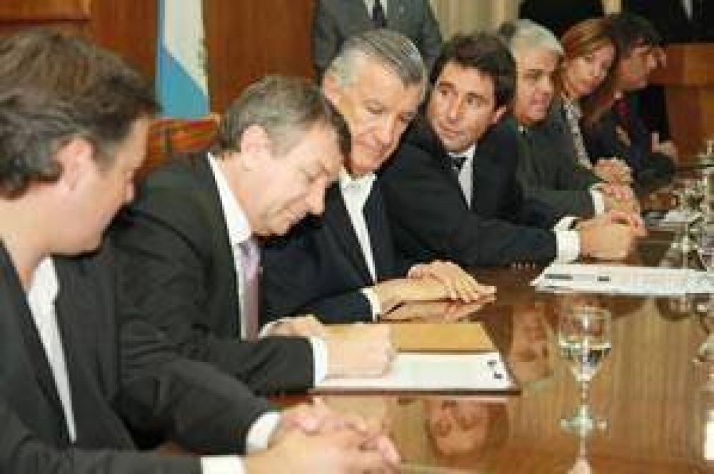 Yauhar confirm� la intenci�n de rescatar el ferrocaril