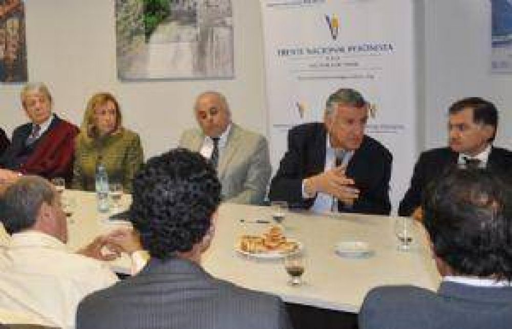 San Juan pisa fuerte en la liga de intendentes nacionales