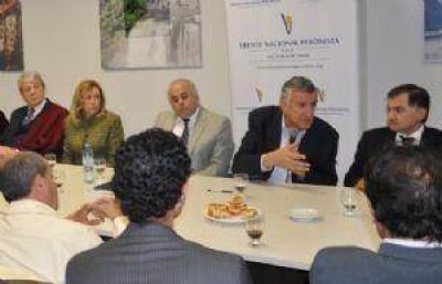 San Juan pisa fuerte en la liga de intendentes nacionales