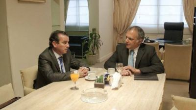 Buzzi y el gobernador mendocino acordaron cooperar en el desarrollo vitivin�cola