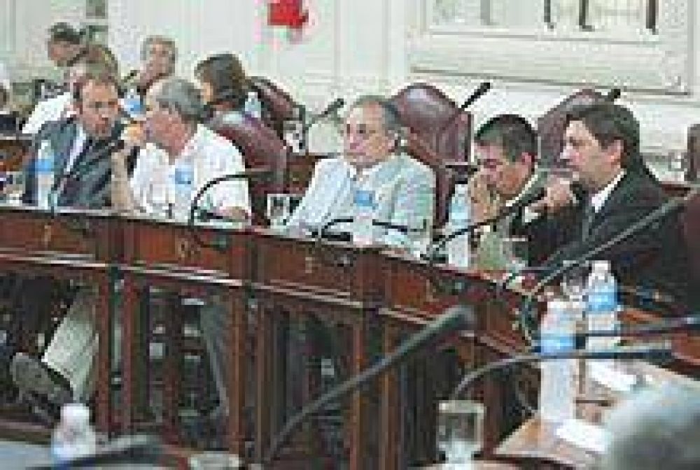 Sancionan tres leyes a favor de profesionales 