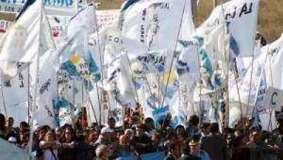 San Juan lleva quince colectivos al acto K