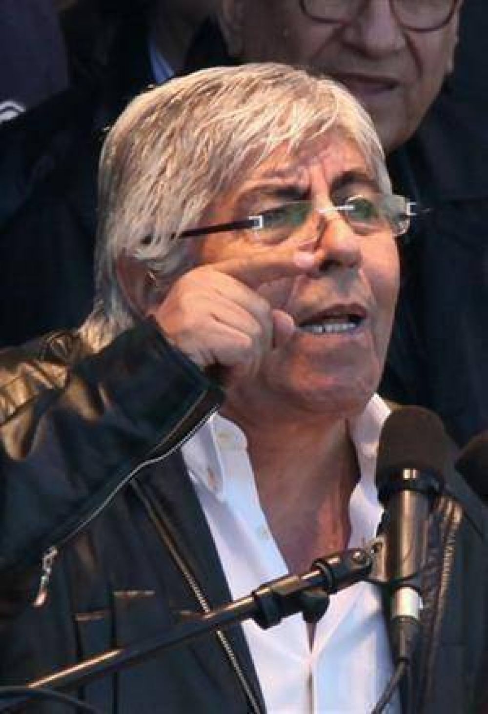 Moyano: "Est�n traicionando a la patria"
