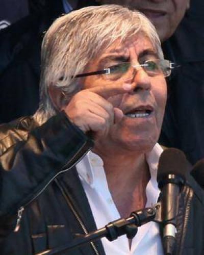 Moyano: "Est�n traicionando a la patria"