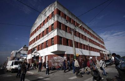Alumnos de la T�cnica N�1 cortaron la calle para exigir mejoras edilicias