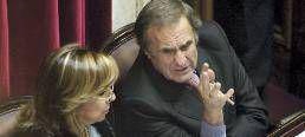 Reutemann se fue del kirchnerismo y arm� su propio bloque en el Senado 