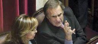 Reutemann se fue del kirchnerismo y arm� su propio bloque en el Senado 