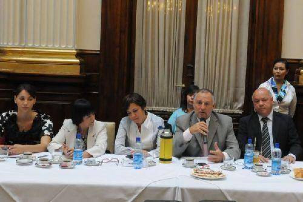 Diputados analizaron pol�ticas de salud para un trabajo conjunto