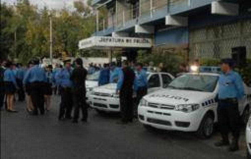 La fuerza policial recibi� un aumento salarial del 5%