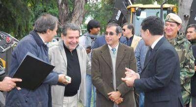 Entrega de m�quinas del gobernador a los municipios