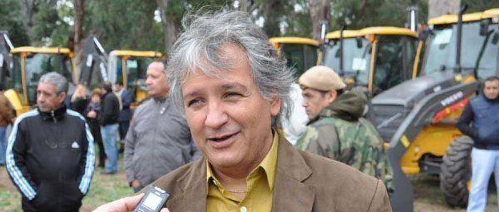 "Esta entrega de m�quinas abre una nueva etapa para los municipios"