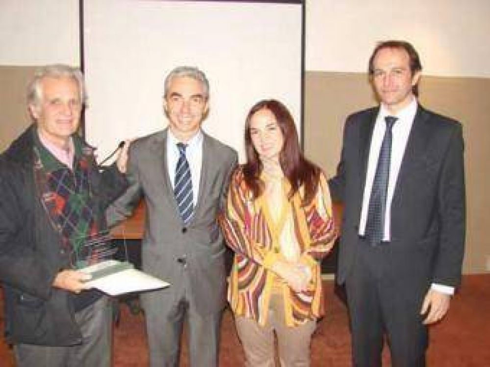 Entregaron distinciones a empresa