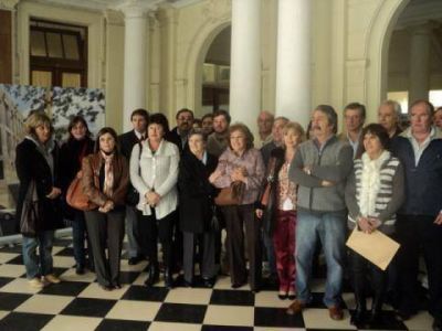 San Pedro don� su sueldo para el Hospital