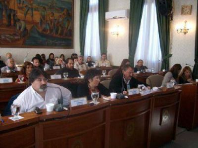 Concejo Deliberante: Entre la ultra derecha, la soberan�a de YPF y la huida de la concejal