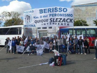 Movilizaci�n berissense para el acto en V�lez