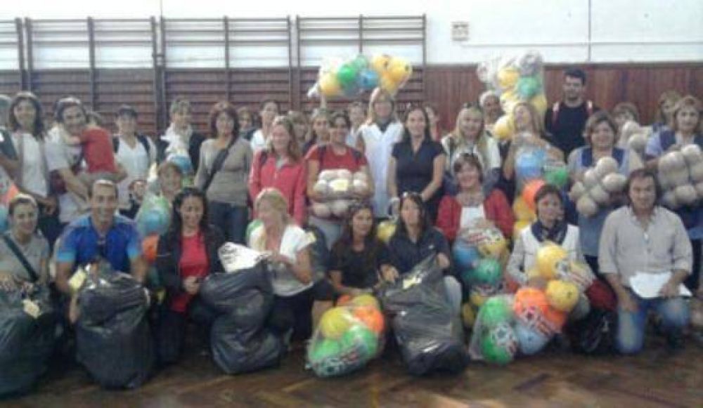 El Consejo Escolar entreg� materiales deportivos a los distintos establecimientos educativos