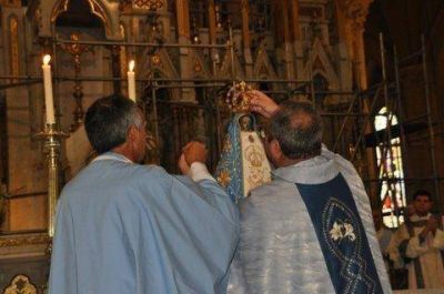 Ante miles de fieles cambiaron el manto de la Virgen de Luj�n