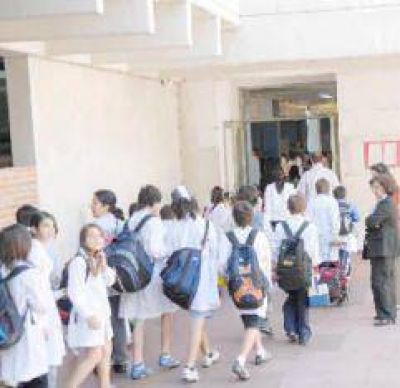 Las clases comienzan el 4. 