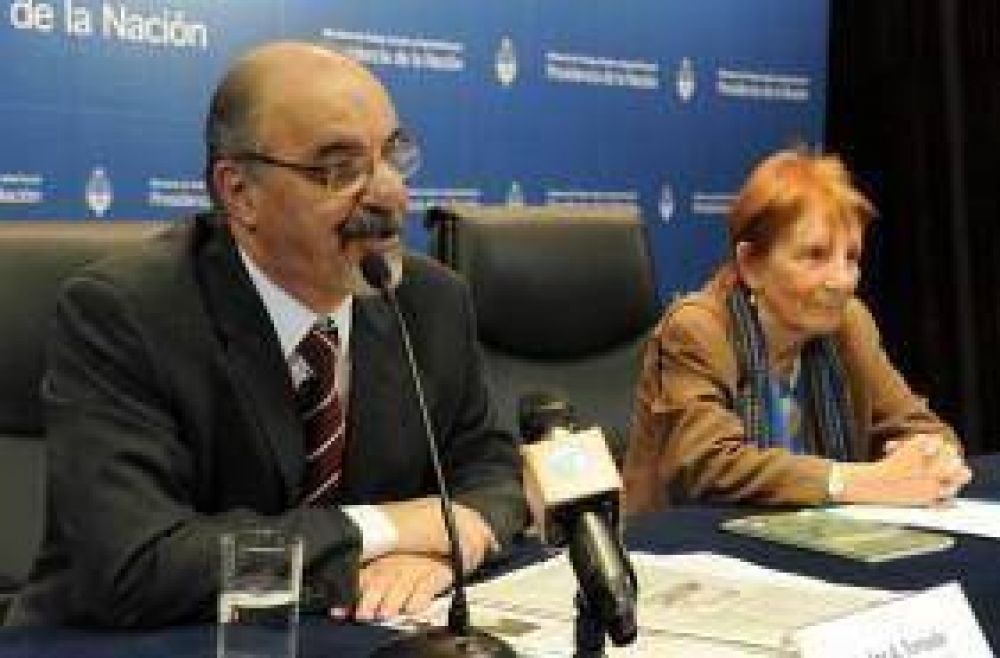 En v�speras del D�a de los Trabajadores, Tomada marc� como objetivo a completar la lucha contra el empleo no registrado