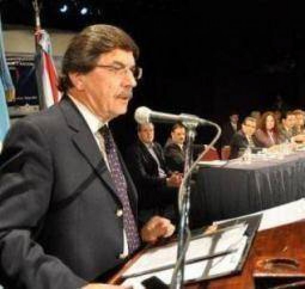 La visita de un ministro K �es una clara muestra de respaldo pol�tico�