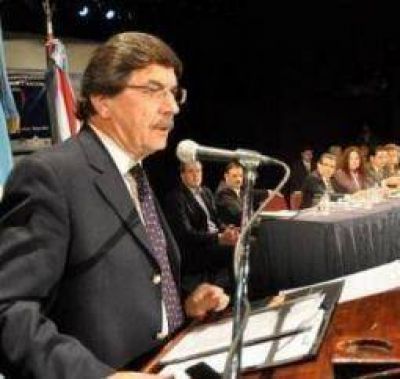 La visita de un ministro K �es una clara muestra de respaldo pol�tico�