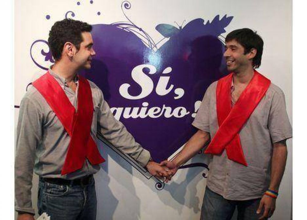 Tierra del Fuego promueve el turismo gay y avala el matrimonio de extranjeros.