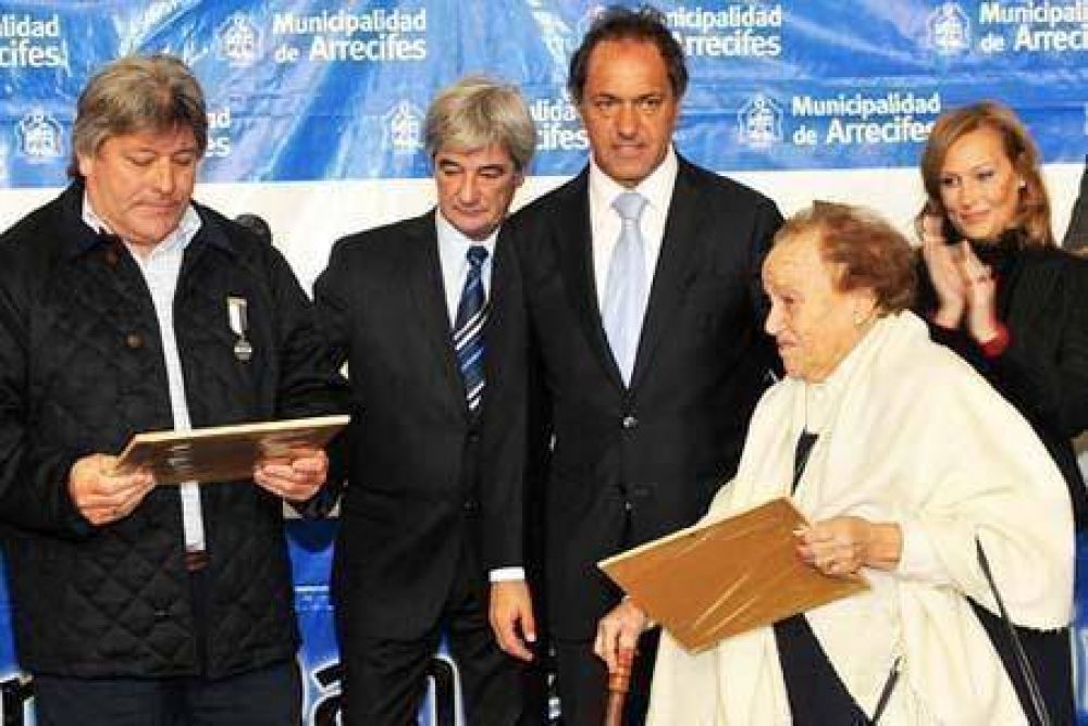 Scioli inaugur� un gimnasio en Arrecifes