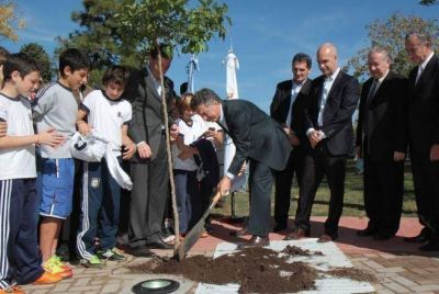 Macri inaugur� la Plaza de la Sho�