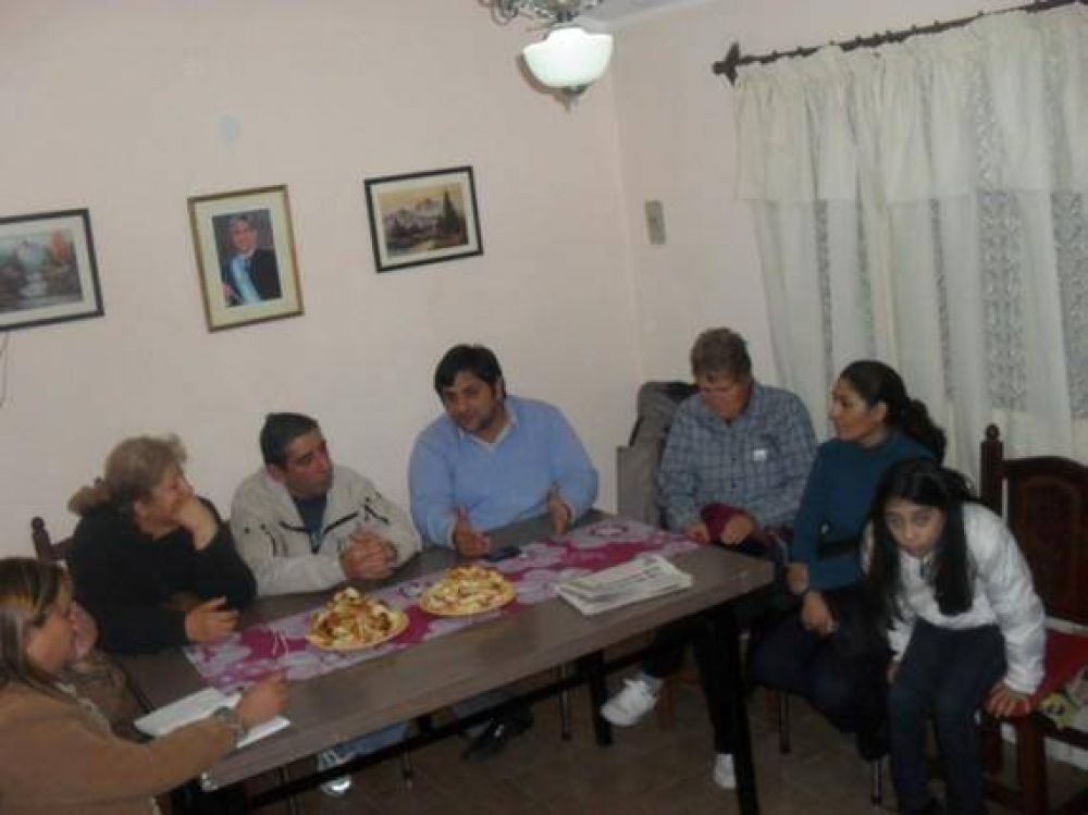 Funcionarios del Ejecutivo provincial se reunieron con vecinos del barrio Lezcano