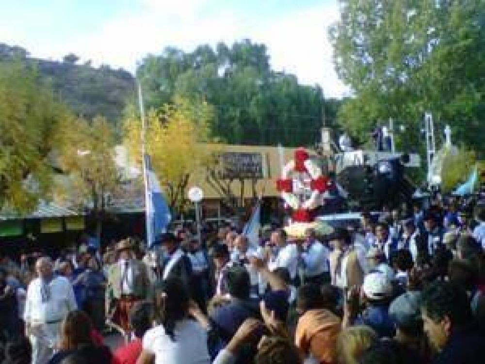 Miles de personas acompa�aron al Cristo de la Quebrada